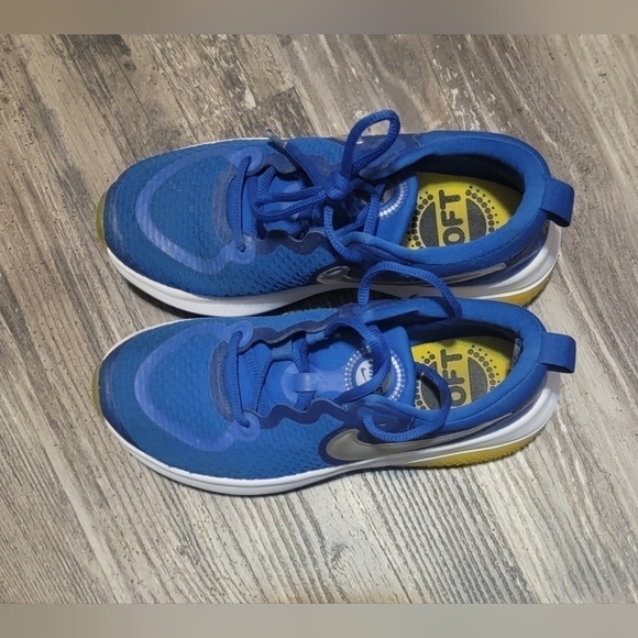 Nike Youth Sneakers - Picture 2 of 6